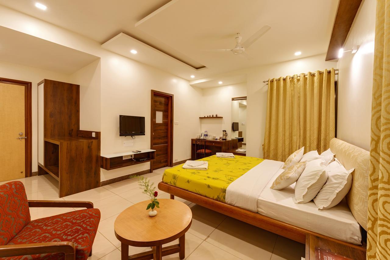 Hotel Woodland Kolhapur Eksteriør billede